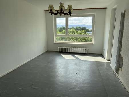 Wohnzimmer - Etagenwohnung in 34127 Kassel mit 59m² kaufen