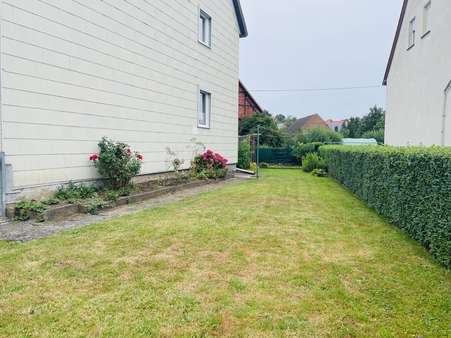 Blick in den Garten Blick in den Garten - Einfamilienhaus in 34396 Liebenau mit 202m² kaufen