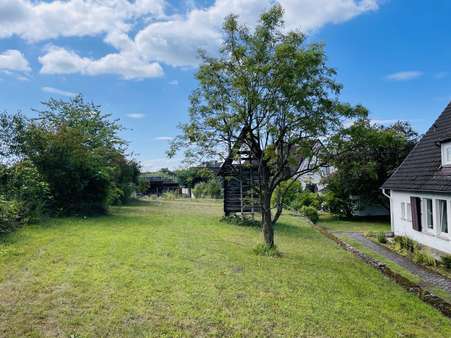 Blick in den Garten Blick in den Garten - Einfamilienhaus in 34466 Wolfhagen mit 210m² kaufen