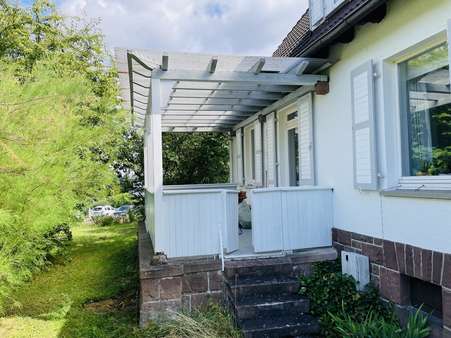 Terrasse am Wohnzimmer Terrasse am Wohnzimmer - Einfamilienhaus in 34466 Wolfhagen mit 210m² kaufen