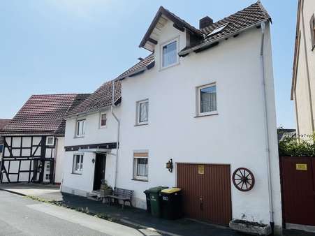 Seitenansicht - Einfamilienhaus in 34376 Immenhausen mit 132m² kaufen