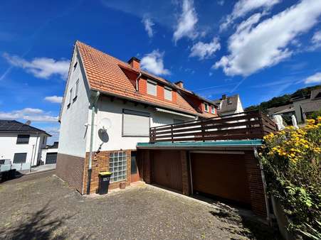 Hausansicht/Garage - Doppelhaushälfte in 34329 Nieste mit 110m² kaufen