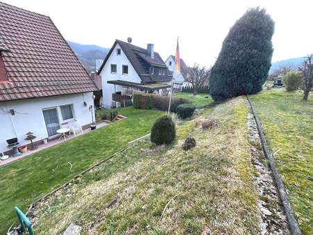 Garten mit Blick auf die Terrasse - Einfamilienhaus in 37215 Witzenhausen mit 156m² kaufen