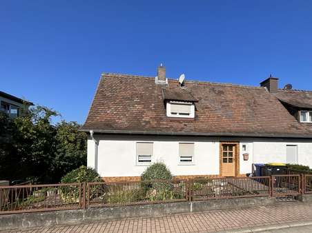 Außenansicht Außenansicht - Reihenendhaus in 36205 Sontra mit 106m² kaufen