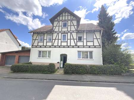 Vorderansicht - Zweifamilienhaus in 34298 Helsa mit 165m² kaufen