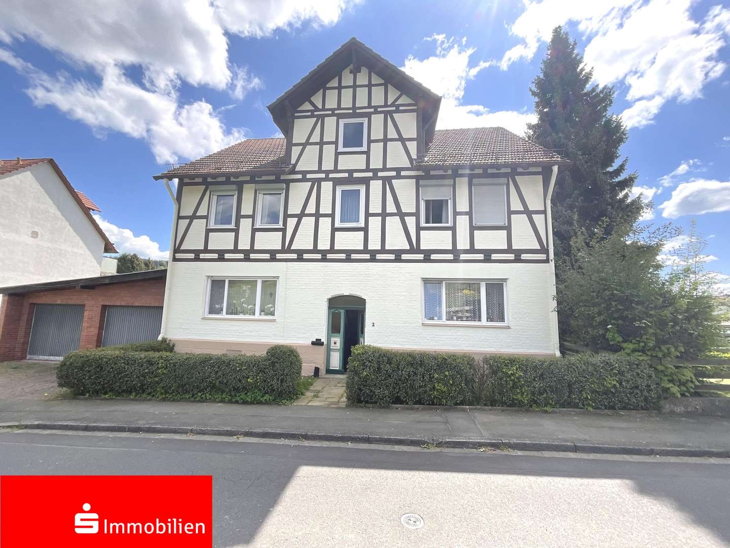 Vorderansicht - Zweifamilienhaus in 34298 Helsa mit 165m² kaufen