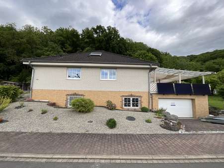 Vorderansicht Vorderansicht - Einfamilienhaus in 37276 Meinhard mit 328m² kaufen