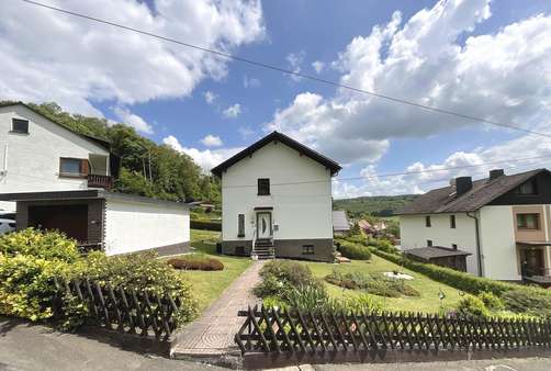 Vorderansicht Vorderansicht - Einfamilienhaus in 37235 Hessisch Lichtenau mit 119m² kaufen