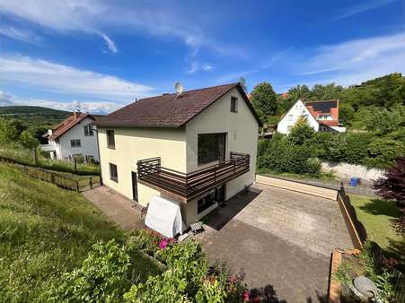 Außenansicht Außenansicht - Zweifamilienhaus in 36205 Sontra mit 157m² kaufen