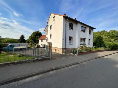 Außenansicht Außenansicht - Zweifamilienhaus in 37290 Meißner mit 250m² kaufen
