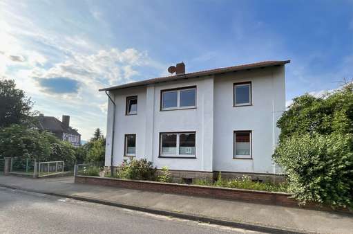 Außenansicht Außenansicht - Zweifamilienhaus in 37290 Meißner mit 250m² kaufen