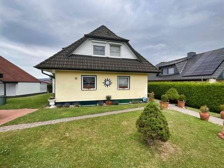 Vorderansicht Vorderansicht - Einfamilienhaus in 37269 Eschwege mit 121m² kaufen