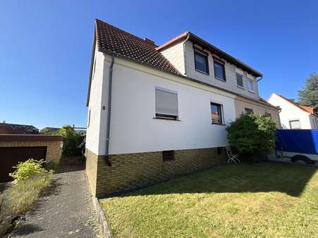 Vorderansicht Vorderansicht - Doppelhaushälfte in 37269 Eschwege mit 107m² kaufen