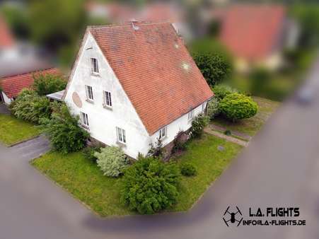Drohnenaufnahme - Einfamilienhaus in 35114 Haina mit 150m² kaufen