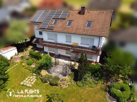 Ansicht aus dem Garten - Zweifamilienhaus in 35110 Frankenau mit 330m² kaufen