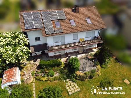 Ansicht aus dem Garten - Zweifamilienhaus in 35110 Frankenau mit 330m² kaufen