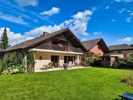 Gartenansicht - Zweifamilienhaus in 34497 Korbach mit 292m² kaufen