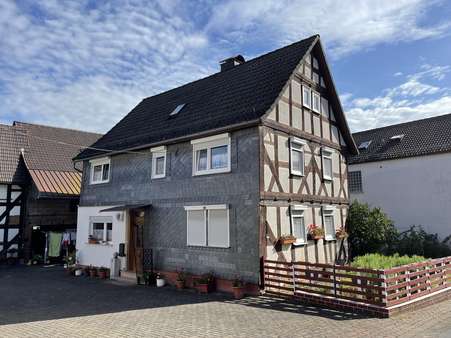 Wohnhaus vom Hof - Einfamilienhaus in 35088 Battenberg mit 170m² kaufen