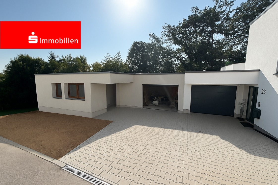 Außenansicht von der Einfahrt Außenansicht von der Einfahrt - Einfamilienhaus in 34537 Bad Wildungen mit 222m² kaufen