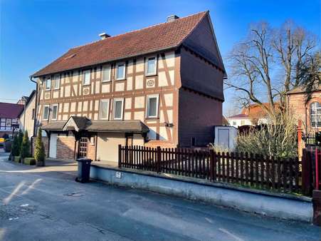 Ansicht von der Straße mit Garten - Einfamilienhaus in 35066 Frankenberg mit 120m² kaufen