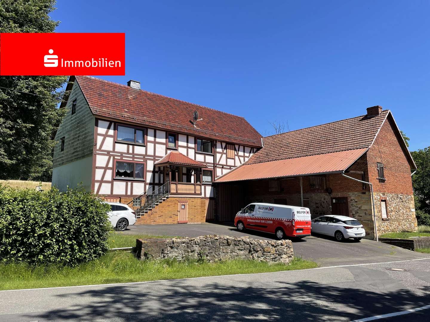 Hausansicht von der Straße - Bauernhaus in 35114 Haina mit 160m² kaufen