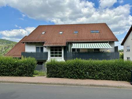 Außenansicht von der Straße - Etagenwohnung in 34537 Bad Wildungen mit 81m² kaufen