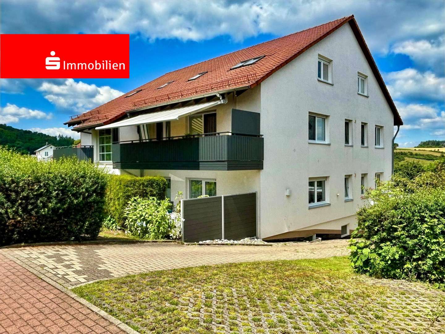 Außenansicht von der Straße - Etagenwohnung in 34537 Bad Wildungen mit 81m² kaufen