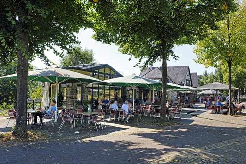 mit Gästen und Bestuhlung - Gastronomie in 34549 Edertal mit 180m² kaufen