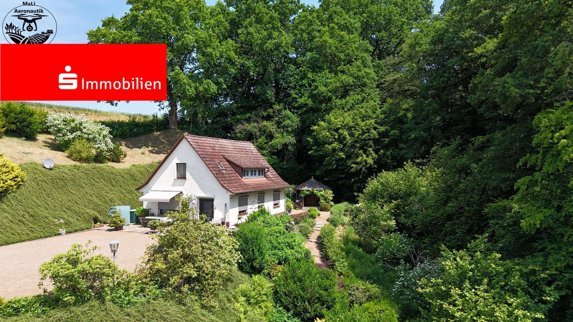 Blick in den Garten und den Wald Blick in den Garten und den Wald - Einfamilienhaus in 35119 Rosenthal mit 120m² kaufen