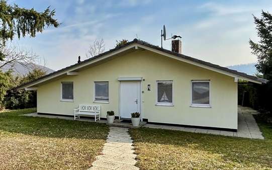 Haus Vorderansicht Haus Vorderansicht - Ferienhaus in 34549 Edertal mit 79m² als Kapitalanlage kaufen