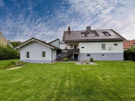 Haus und Gartenansicht - Einfamilienhaus in 34549 Edertal mit 90m² kaufen