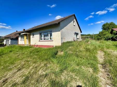 Vorderansicht - Einfamilienhaus in 34537 Bad Wildungen mit 113m² kaufen