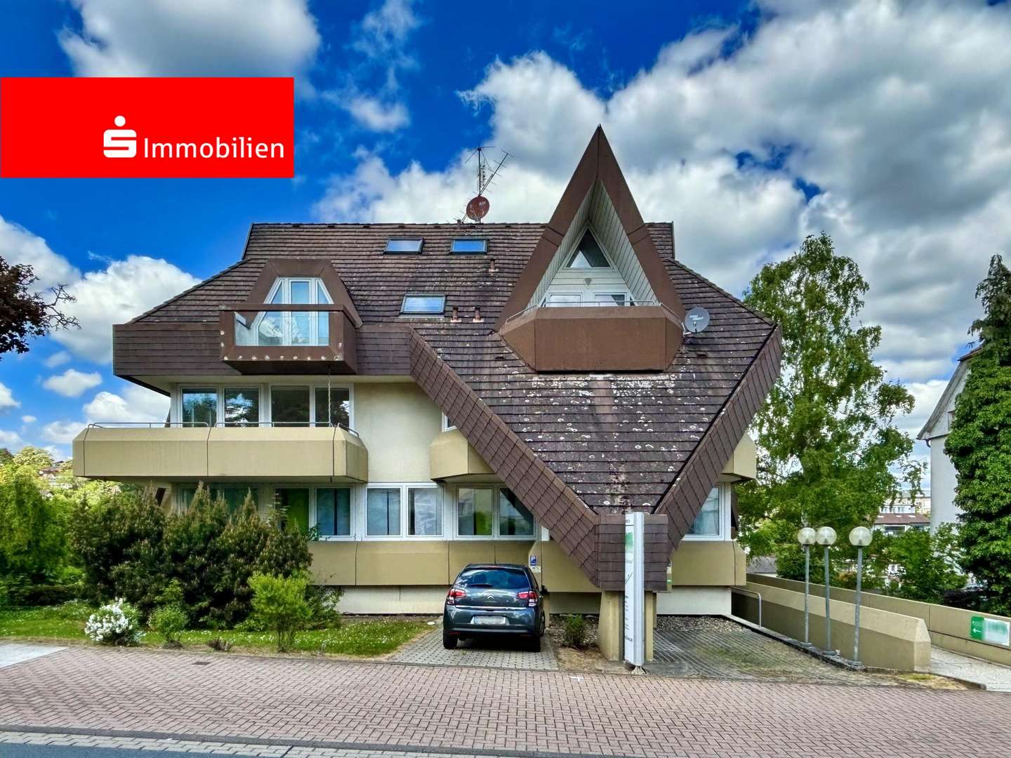 Blick von der Straße - Etagenwohnung in 34537 Bad Wildungen mit 132m² kaufen