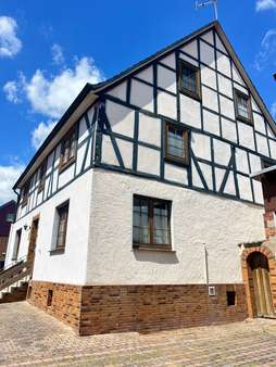 1000153393 1000153393 - Mehrfamilienhaus in 34516 Vöhl mit 277m² kaufen