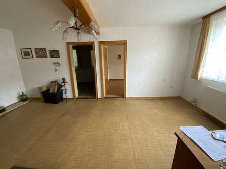 Wohnzimmer - Einfamilienhaus in 34516 Vöhl mit 156m² kaufen