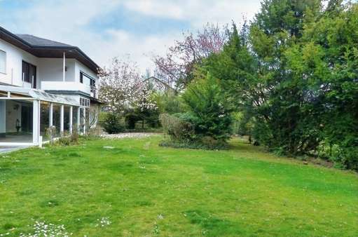 Parkähnlich angelegter Garten - Einfamilienhaus in 36043 Fulda mit 200m² kaufen