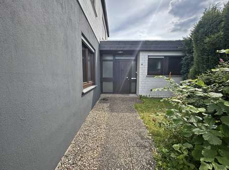 Eingangsbereich zum Bungalow - Bungalow in 36041 Fulda mit 120m² kaufen