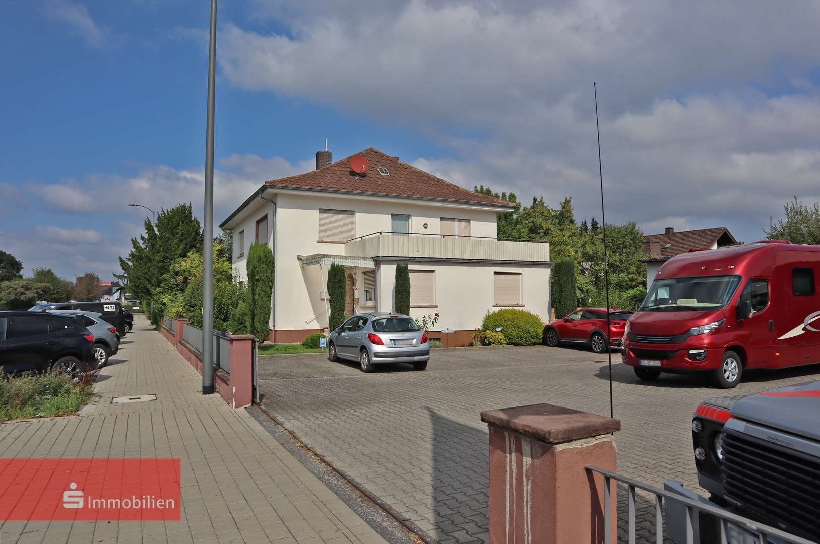 Großer Innenhof und Blick auf's Wohnhaus - Mehrfamilienhaus in 36043 Fulda mit 202m² kaufen