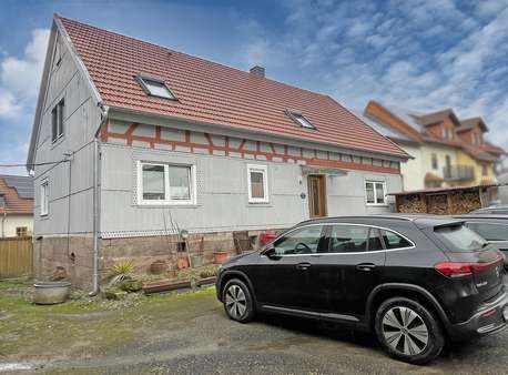 Parkbereich direkt vor dem Wohnhaus - Einfamilienhaus in 36103 Flieden mit 220m² kaufen