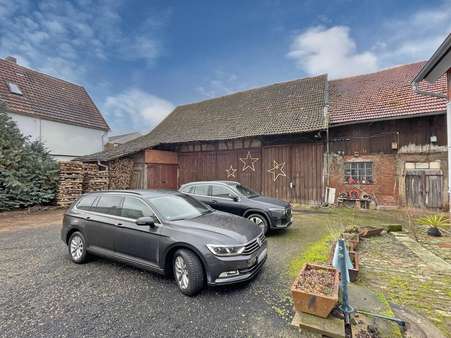 Parkbereich vor dem Wohnhaus - Einfamilienhaus in 36103 Flieden mit 220m² kaufen