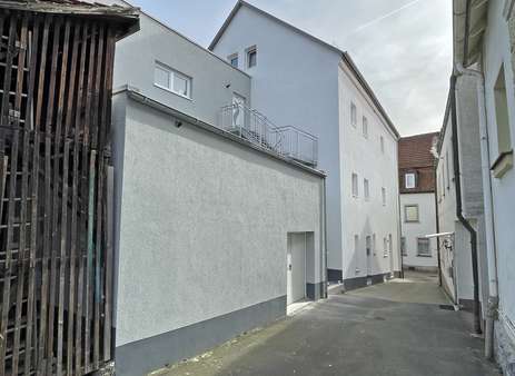 Anbau mit Abstellflächen für alle Parteien - Mehrfamilienhaus in 97769 Bad Brückenau mit 506m² kaufen