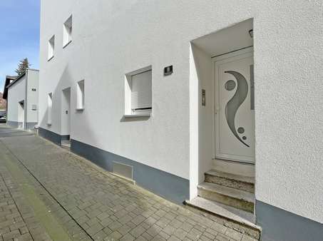 Zwei Eingänge auf der Süd-West-Seite - Mehrfamilienhaus in 97769 Bad Brückenau mit 506m² kaufen