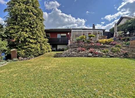 Rückansicht Rückansicht - Einfamilienhaus in 36088 Hünfeld mit 190m² kaufen