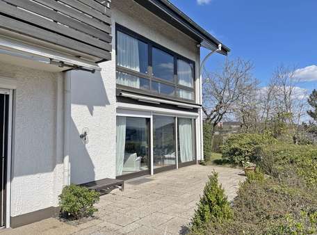 Großzügige Terrasse Großzügige Terrasse - Einfamilienhaus in 36039 Fulda mit 302m² kaufen