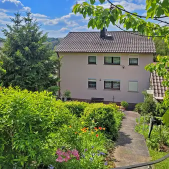 Zweifamilienhaus mit großem Garten in ruhiger Lage von Fulda-Gläserzell
