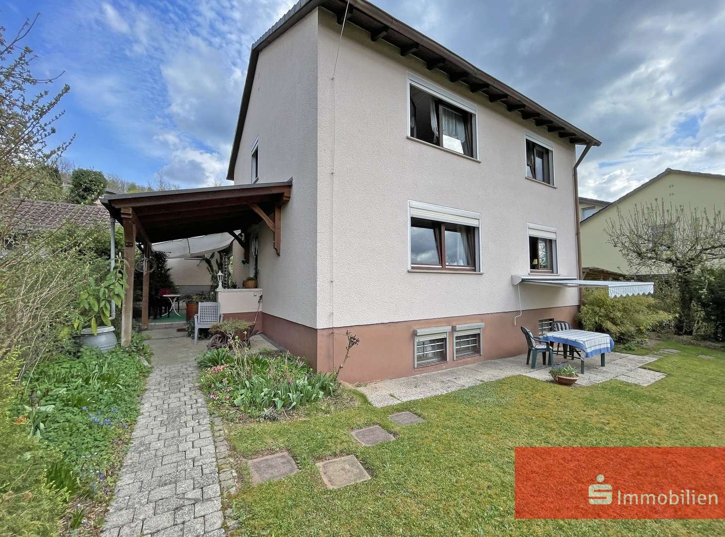 Zweifamilienhaus mit großzügigem Garten Zweifamilienhaus mit großzügigem Garten - Zweifamilienhaus in 36041 Fulda mit 145m² kaufen