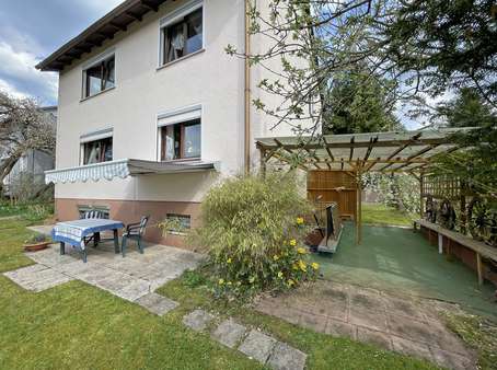 Zwei Terrassen mit Markise / Überdachung Zwei Terrassen mit Markise / Überdachung - Zweifamilienhaus in 36041 Fulda mit 145m² kaufen