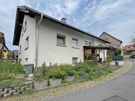 Straßenansicht Straßenansicht - Zweifamilienhaus in 36124 Eichenzell mit 250m² kaufen