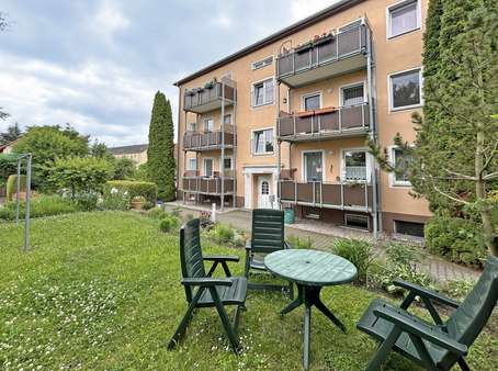 Gartenansicht und Freisitz Haus Nr. 15 Gartenansicht und Freisitz Haus Nr. 15 - Wohnanlage in 04617 Rositz mit 848m² als Kapitalanlage kaufen