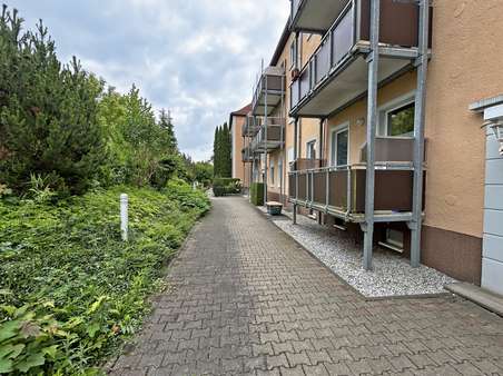 Zugang zu den einzelnen Häusern Zugang zu den einzelnen Häusern - Wohnanlage in 04617 Rositz mit 847m² als Kapitalanlage kaufen